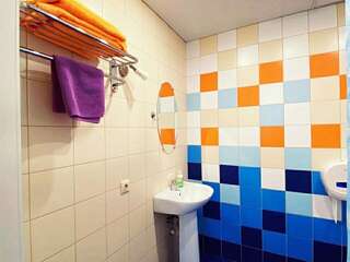 Гостиница Happy House Hostel Казань Двухместный номер Делюкс с 1 кроватью или 2 отдельными кроватями-4