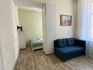 Гостиница Happy House Hostel Казань Двухместный номер Делюкс с 1 кроватью или 2 отдельными кроватями-1