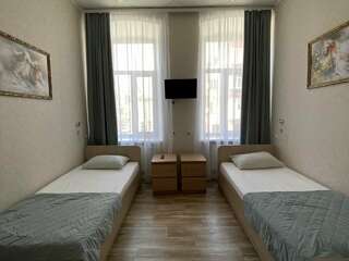 Гостиница Happy House Hostel Казань Односпальная кровать в общем мужском номере-1